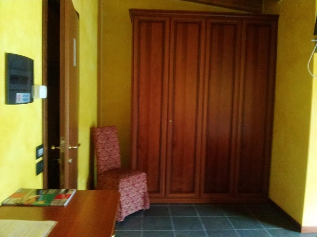 Hotel Empire Resort Iseo Bagian luar foto