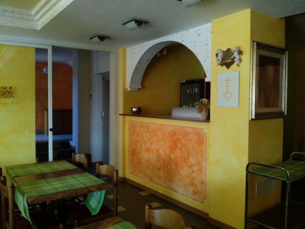 Hotel Empire Resort Iseo Bagian luar foto