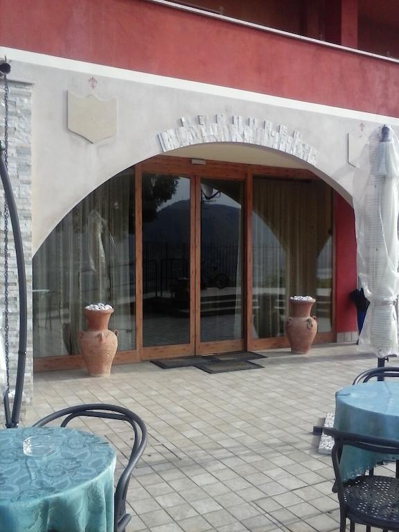 Hotel Empire Resort Iseo Bagian luar foto