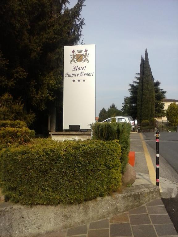 Hotel Empire Resort Iseo Bagian luar foto