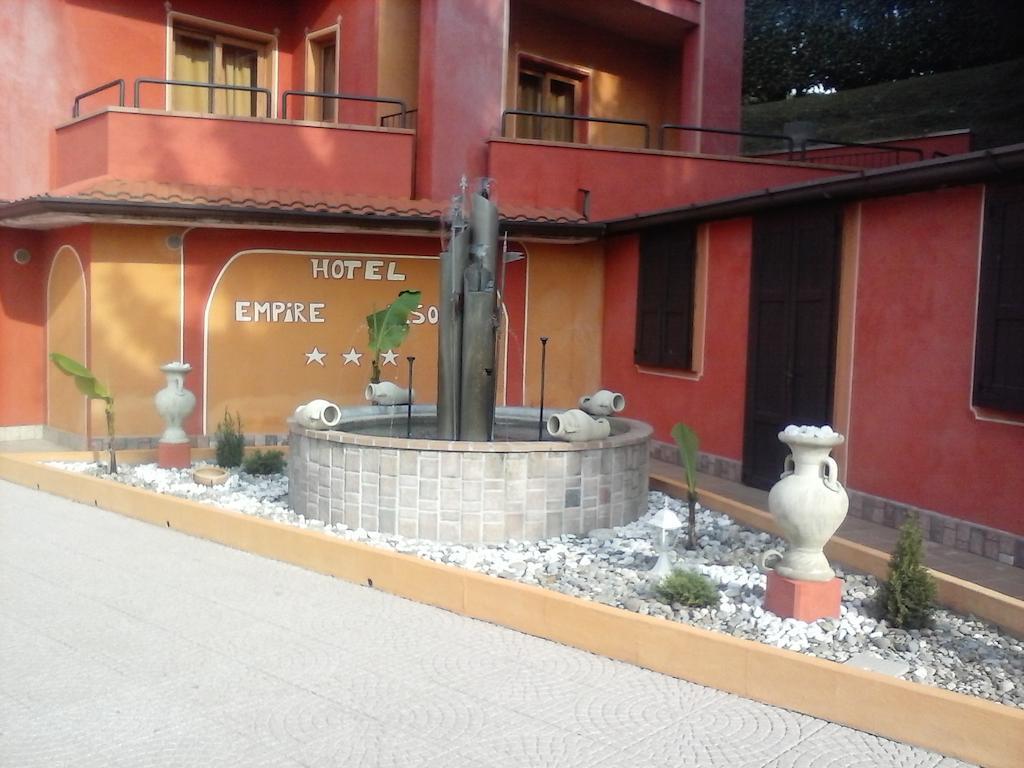 Hotel Empire Resort Iseo Bagian luar foto