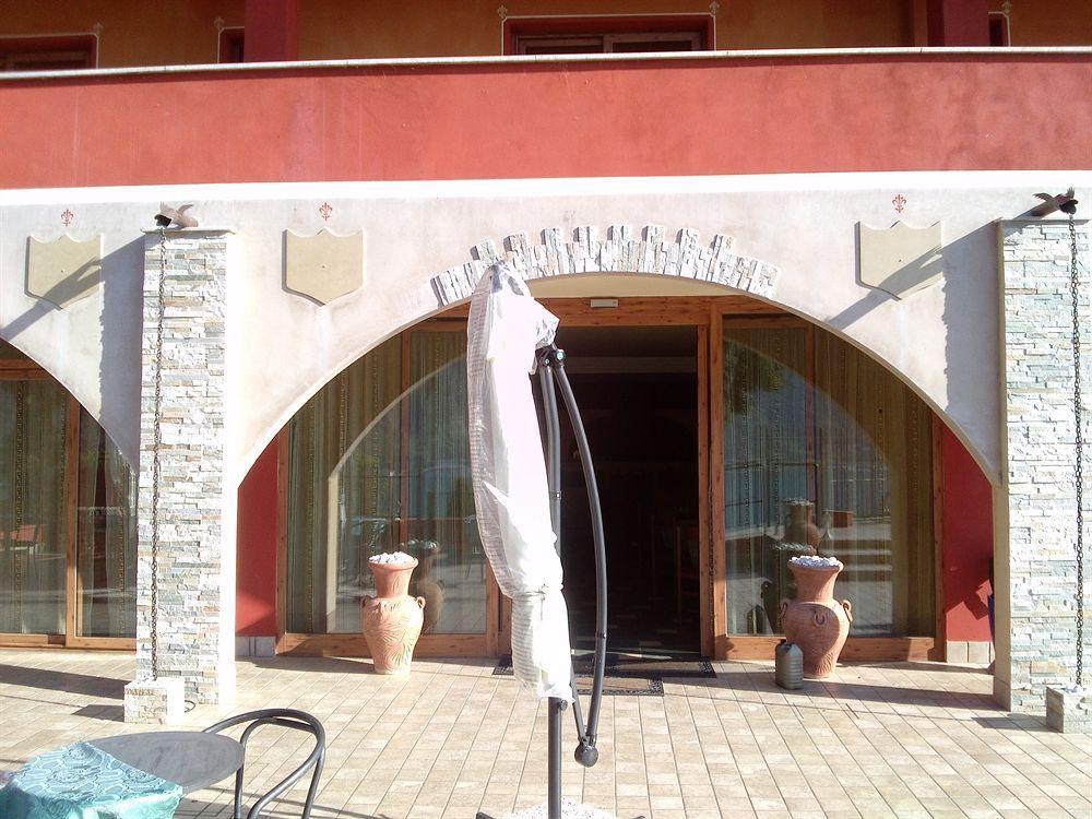 Hotel Empire Resort Iseo Bagian luar foto