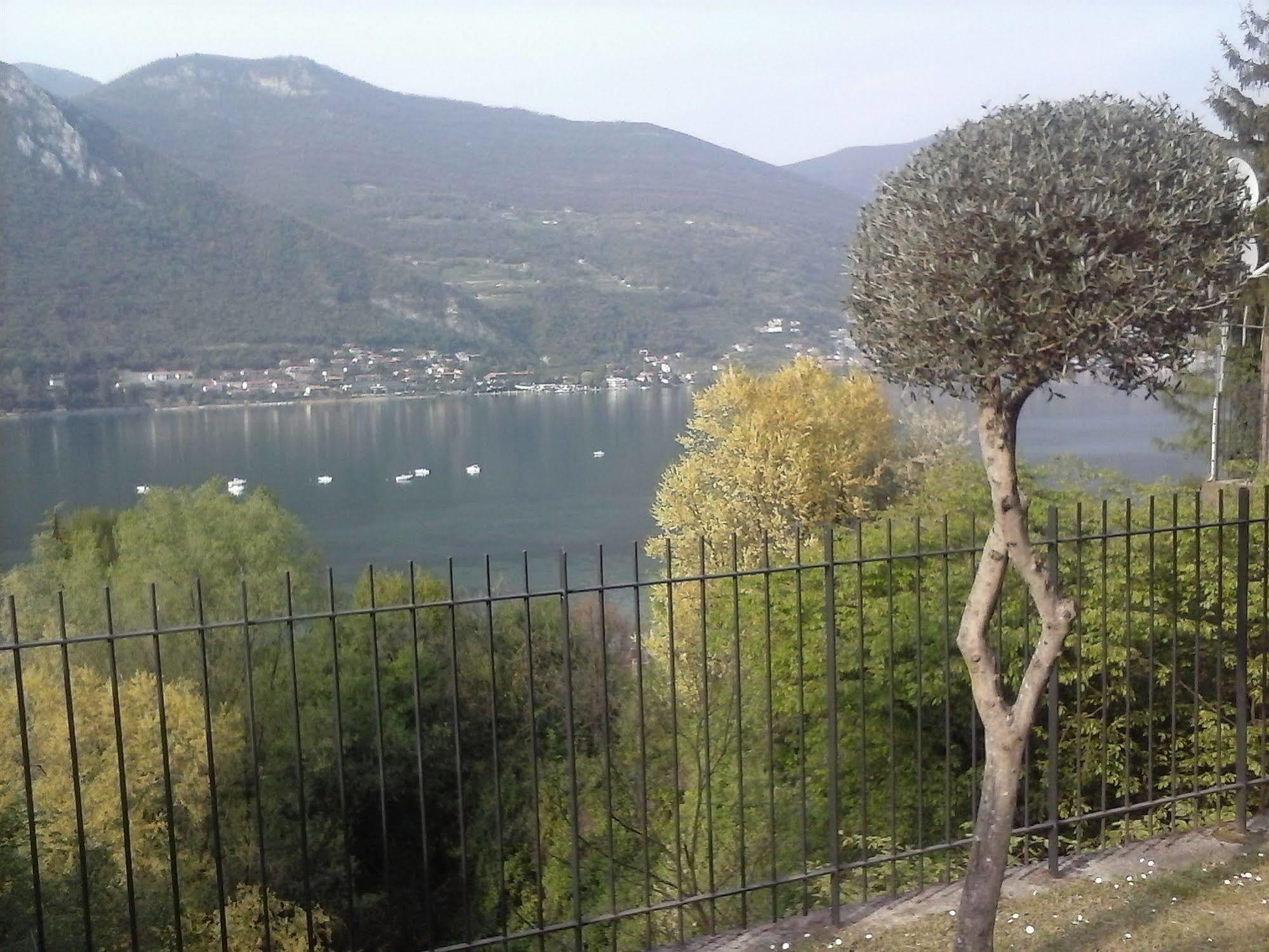 Hotel Empire Resort Iseo Bagian luar foto