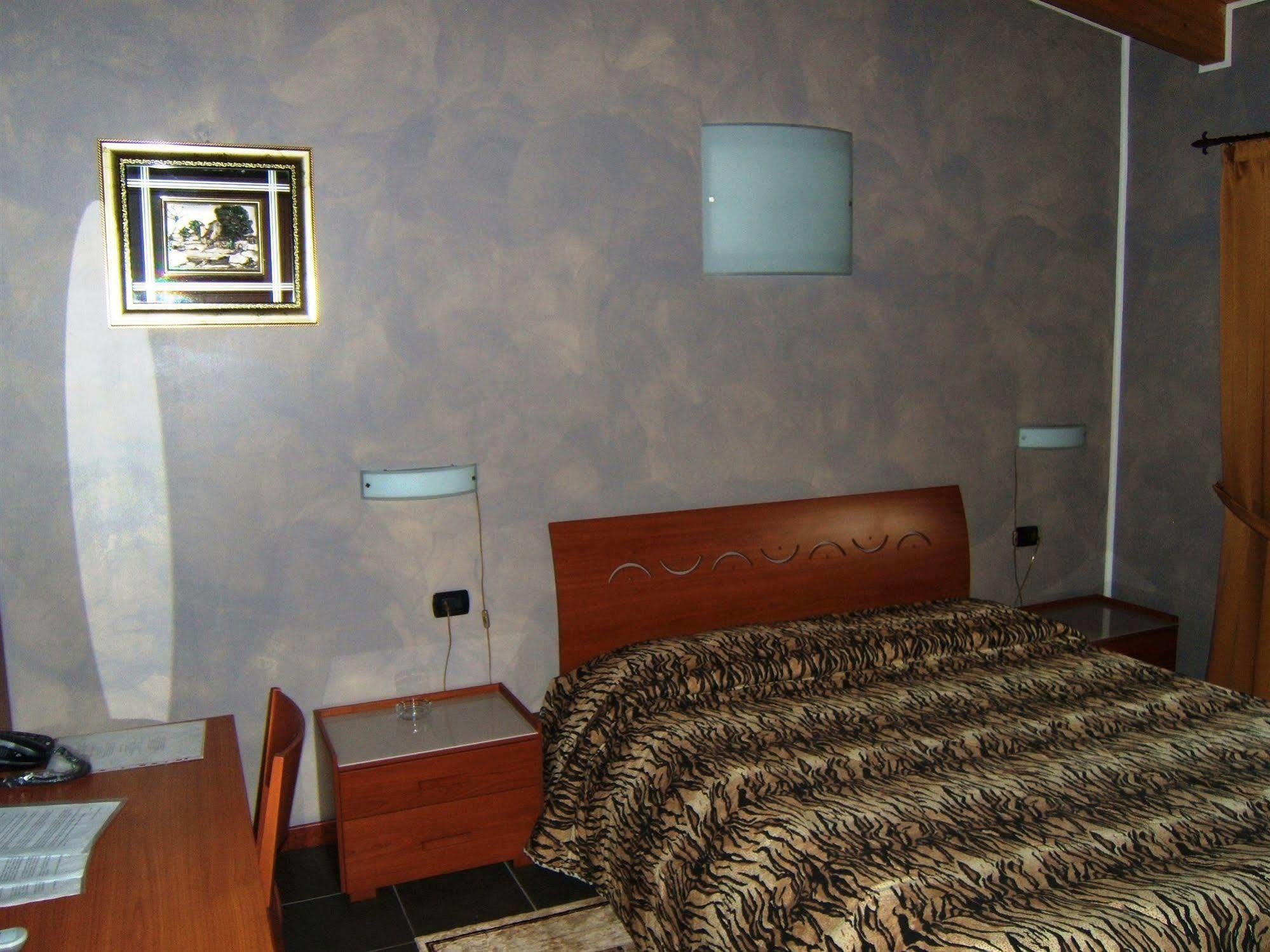 Hotel Empire Resort Iseo Bagian luar foto