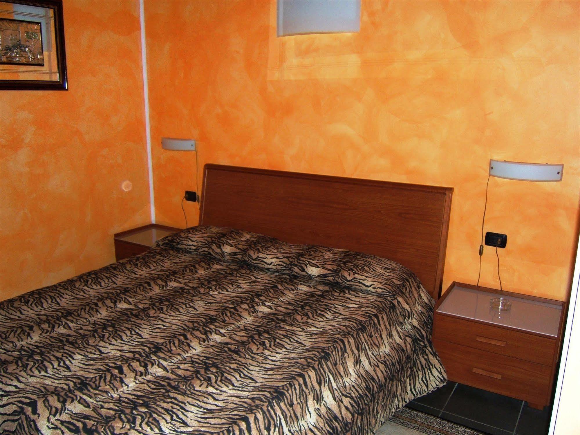 Hotel Empire Resort Iseo Bagian luar foto