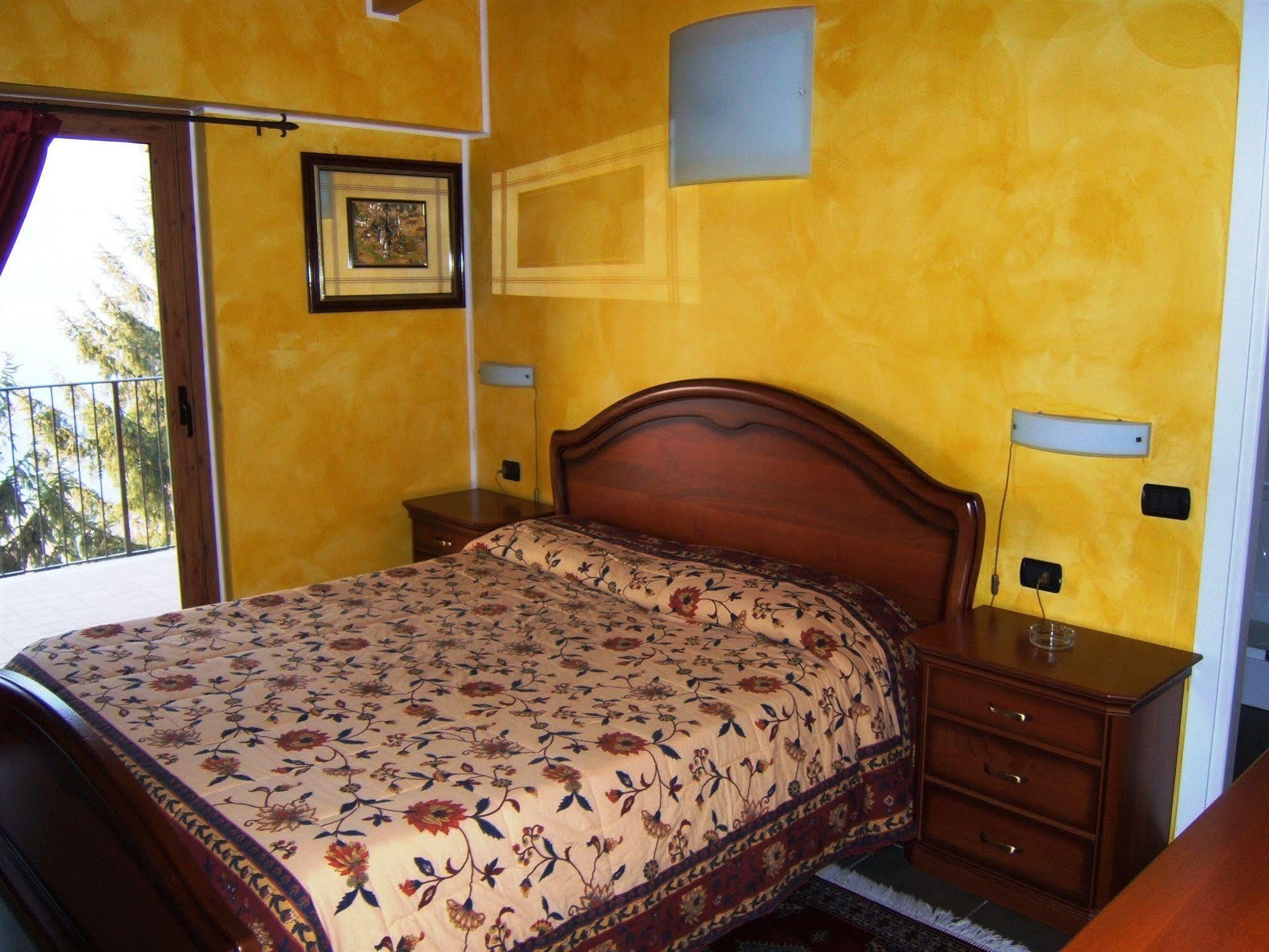 Hotel Empire Resort Iseo Bagian luar foto