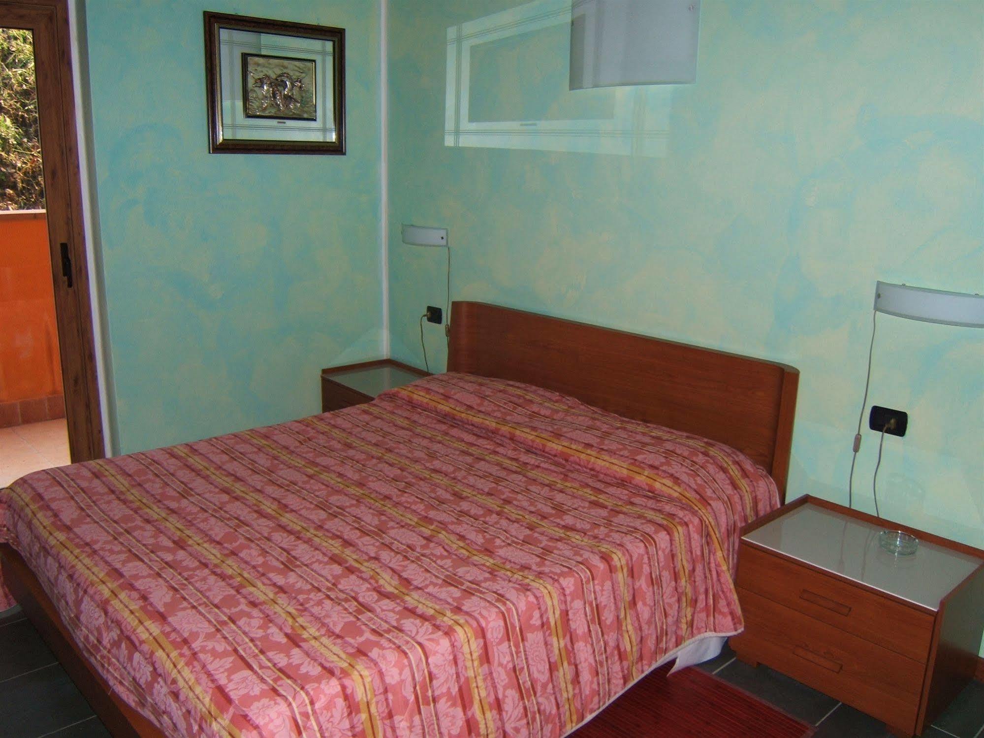 Hotel Empire Resort Iseo Bagian luar foto