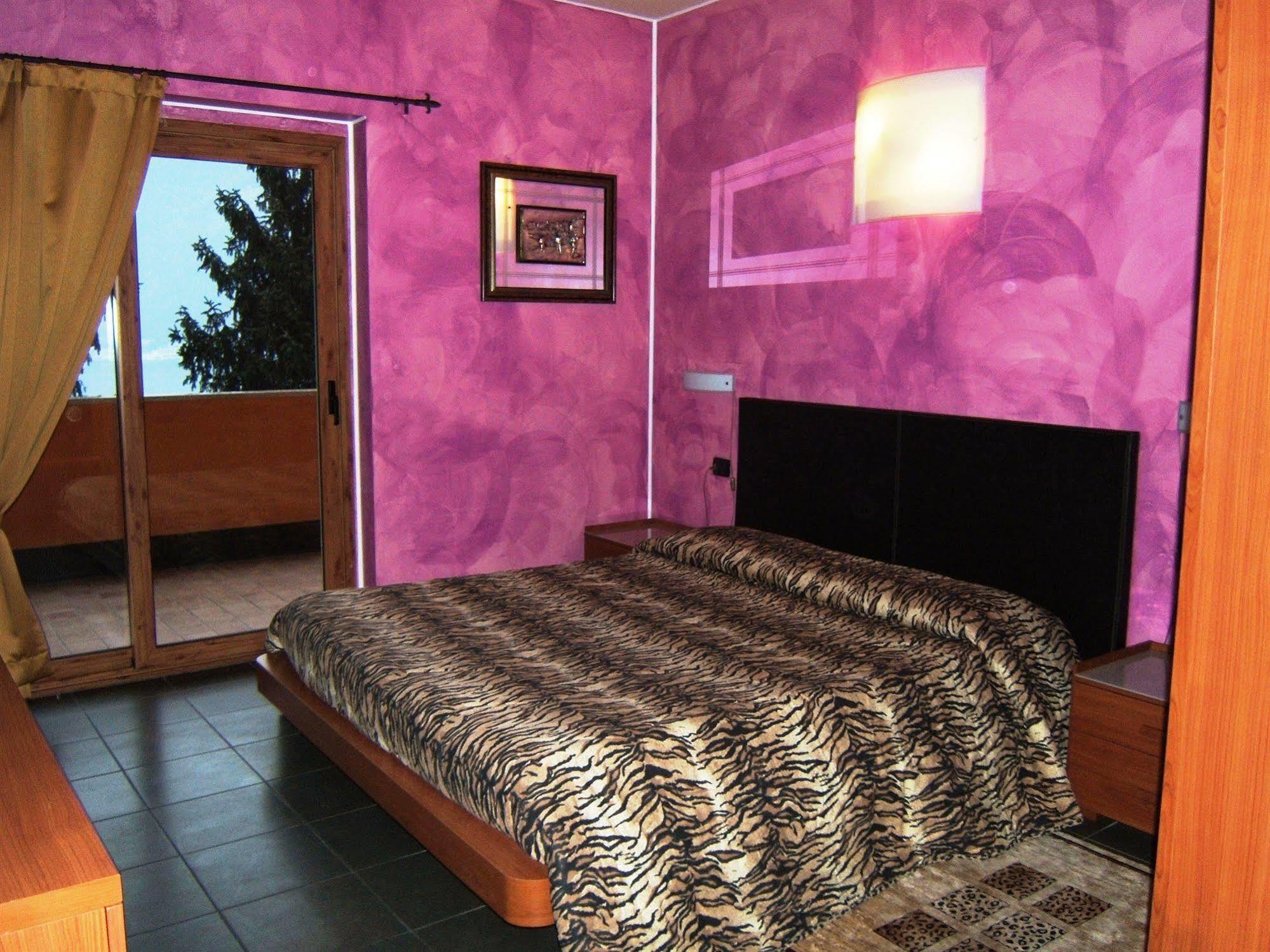 Hotel Empire Resort Iseo Bagian luar foto