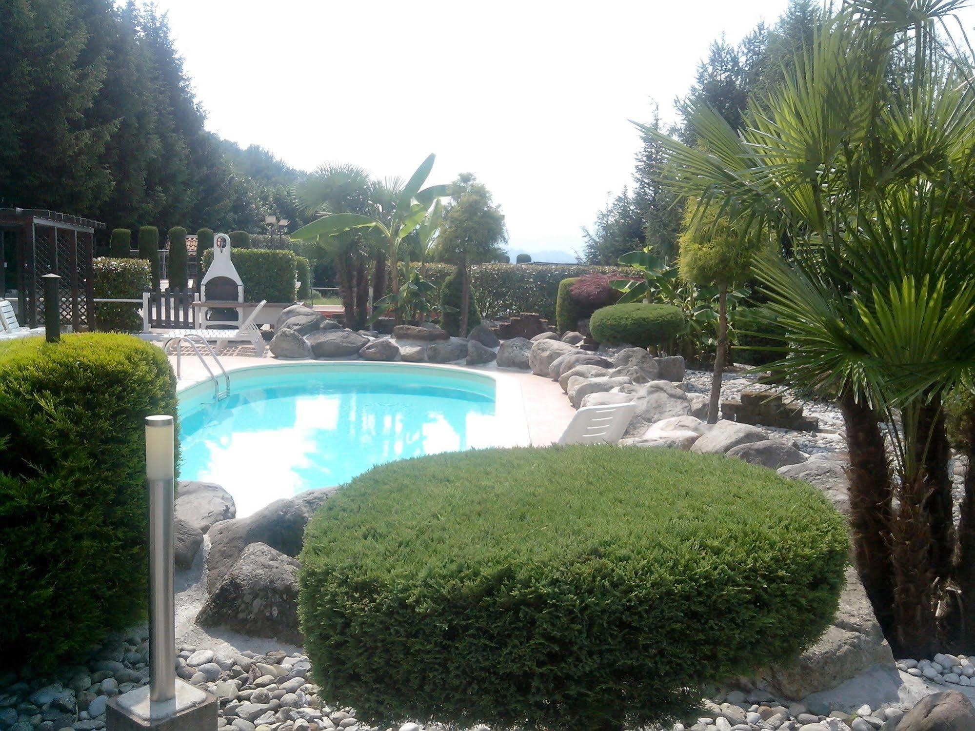 Hotel Empire Resort Iseo Bagian luar foto