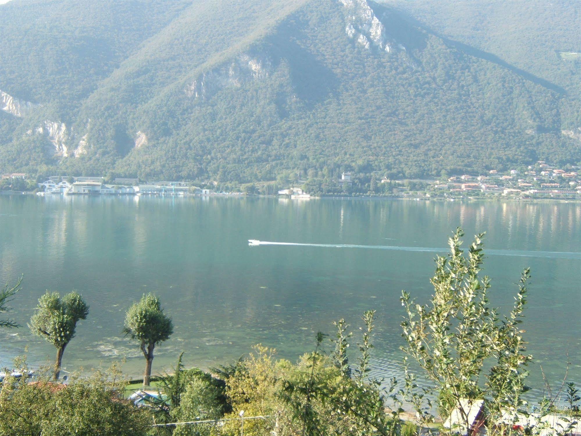Hotel Empire Resort Iseo Bagian luar foto