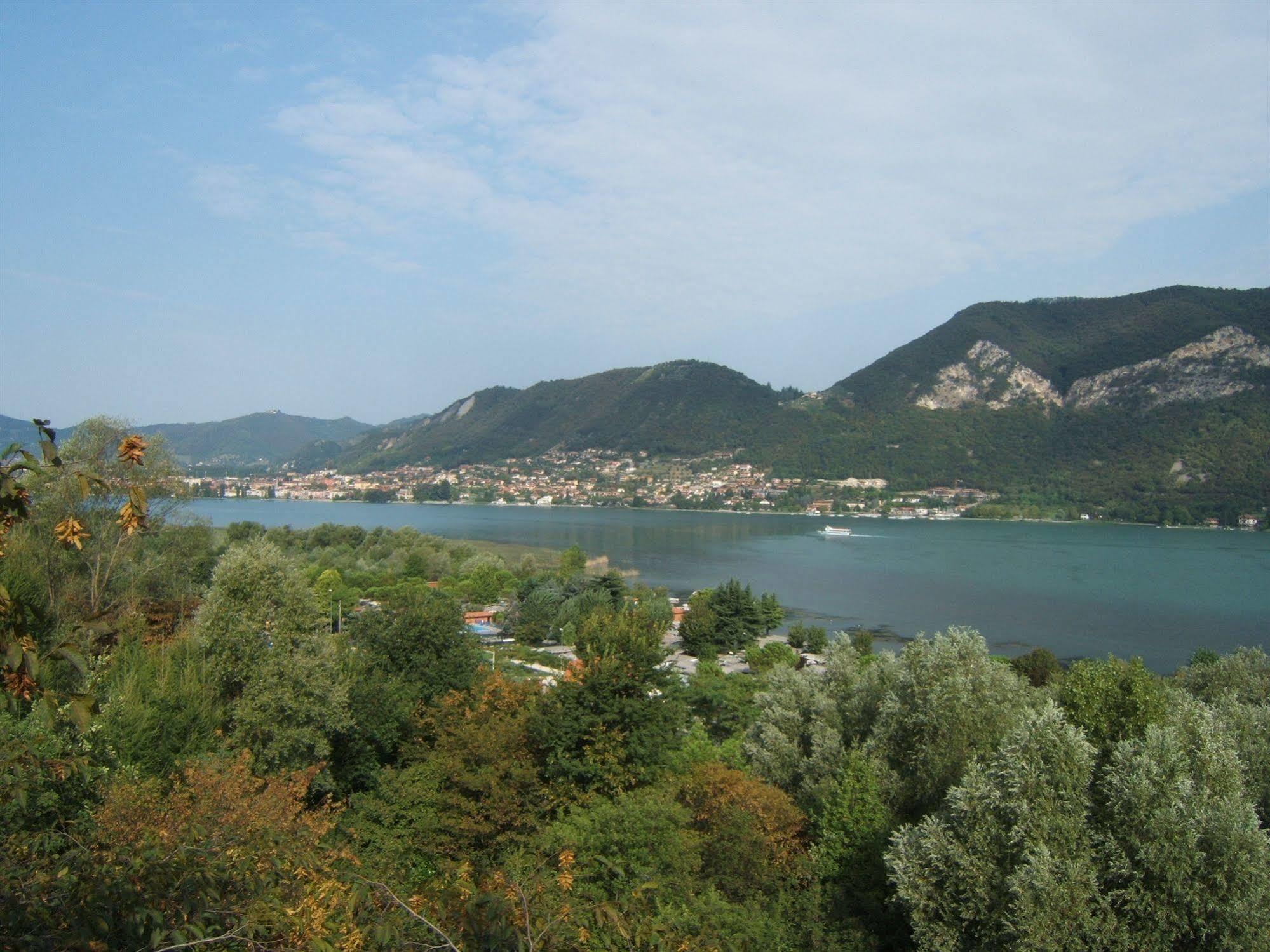 Hotel Empire Resort Iseo Bagian luar foto
