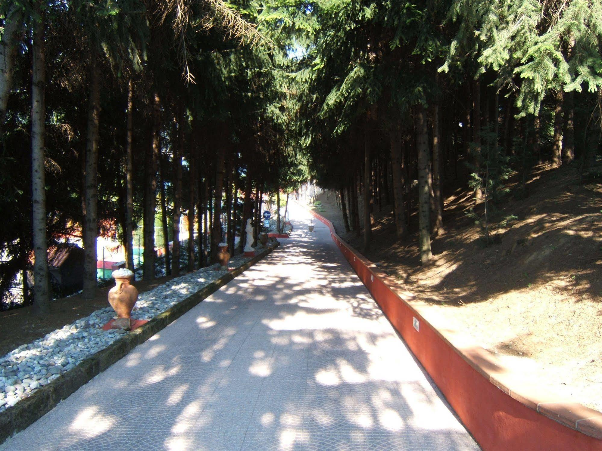 Hotel Empire Resort Iseo Bagian luar foto